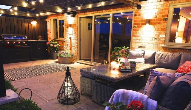 Luxury Rural Barn with Hot Tub for Family & Friends