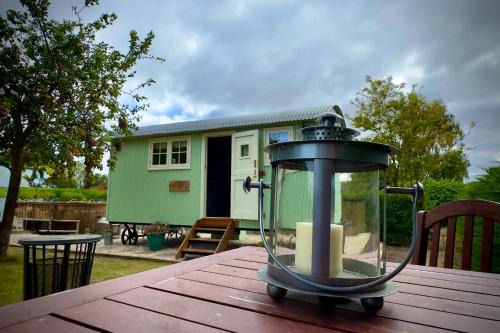 Luxury Shepherds hut with wood fired hot tub on Lincolnshire Coast