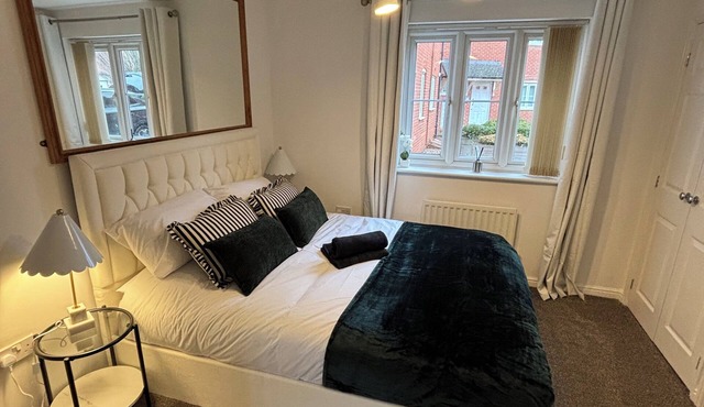 Luxury Solihull 2-BR Apartment near BHX, NEC, Resorts World, BP Pulse & JLR