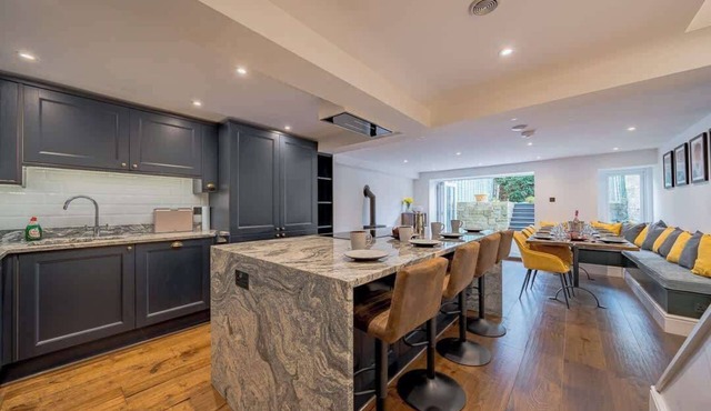 Luxury Townhouse w/Garden in Bath - Large Groups