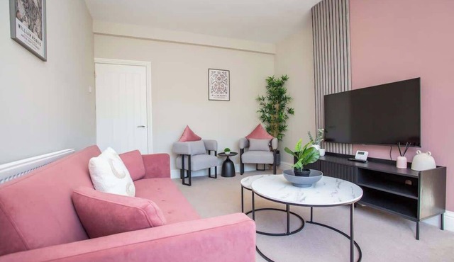 Lydia Terrace | Parking | Wi-Fi