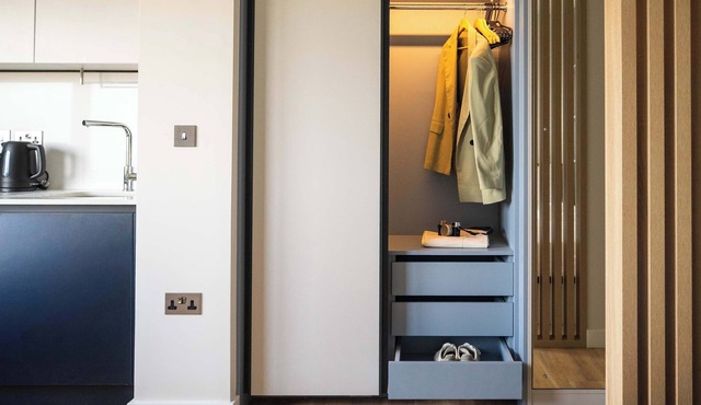 Mid-Century Roomy Studio | Gym & Spa | StayCozy