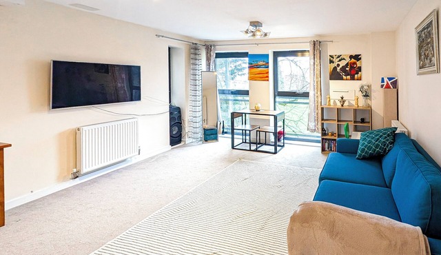 Modern - 1 Bed Flat in Bracknell - near airport