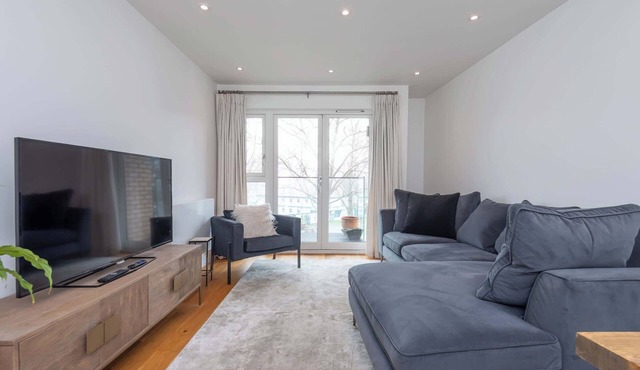 Modern 1BDR Apartment with Balcony in Clapham