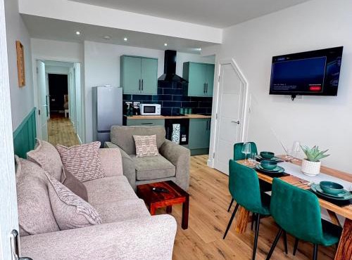 Modern 2 Bed Apt near Birmingham