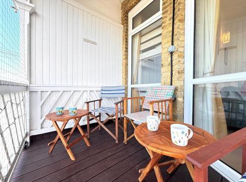 Modern 2 Bedroom Sea View Apartment, Minnis Bay