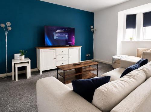 Modern 2BR Glasgow Apartment With 2 Bathrooms & Free Parking in Glasgow