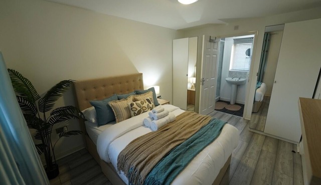 Modern 3-Bed Detached Home-Contractors, Families & Professionals