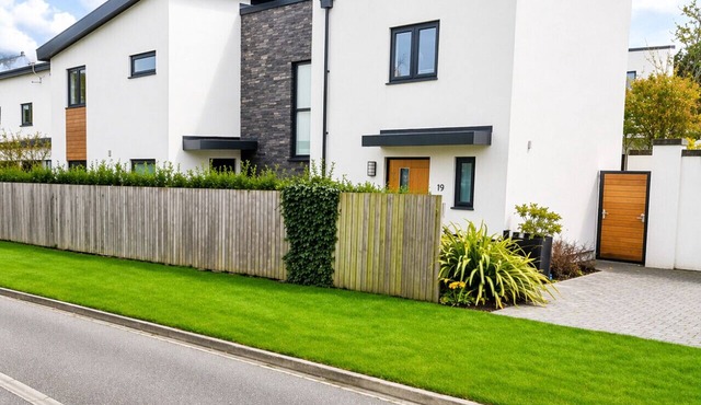Modern Exeter Home | 2 Double Bedrooms | Garden & Parking | Ideal for Families & Contractors