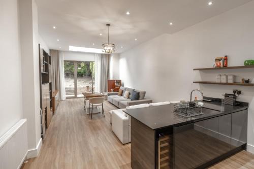 Modern Flat London Sleeps 4!