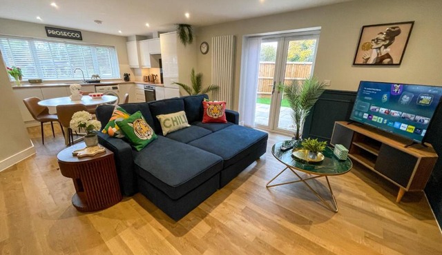 Modern New-Build 1 Bed House Near Science Parks