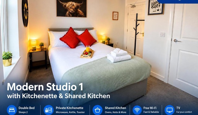 Modern Studio 1 with Kitchenette & Shared Kitchen in Peterborough