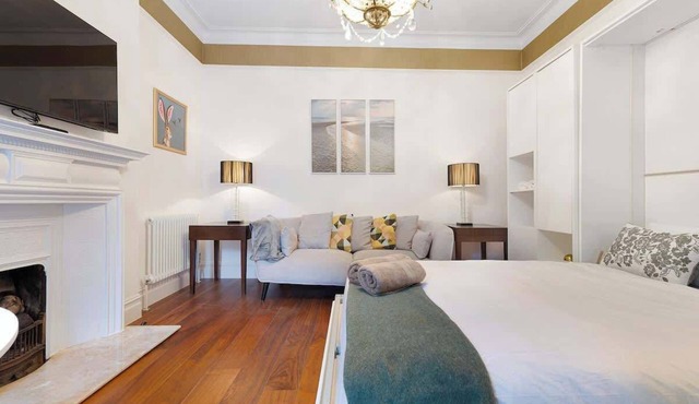 Modern West London Studio Near Hammersmith Tube