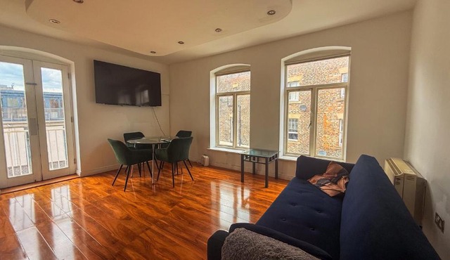Most Central 2BR Flats in Newcastle City Centre, Opposite Central Station - Sleeps 4-6