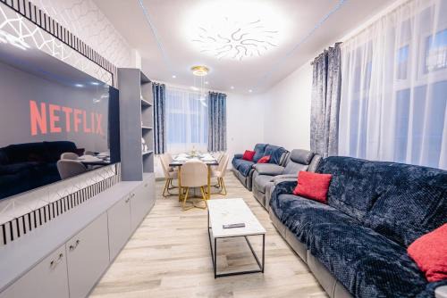 New and Central, 5 Bedroom, 11 Proper Beds, Free Parking & Wifi