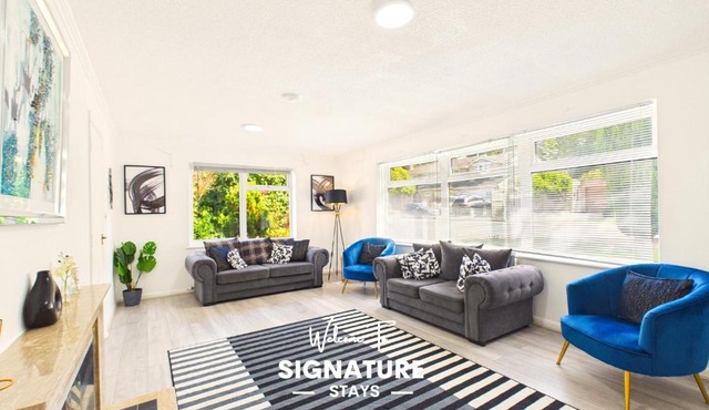 NEW Oadby, 4-Bed, Parking, Modern