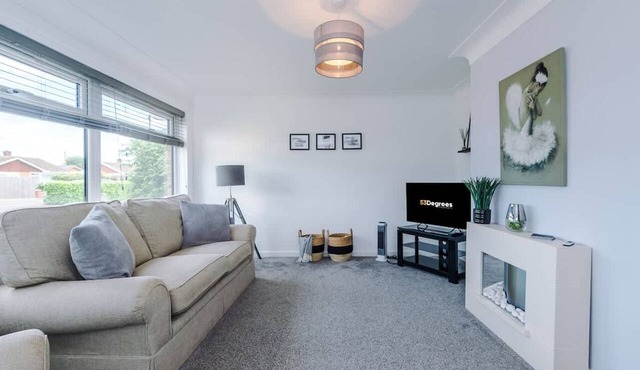 NEW Stunning Bungalow Ideal for Groups Parking