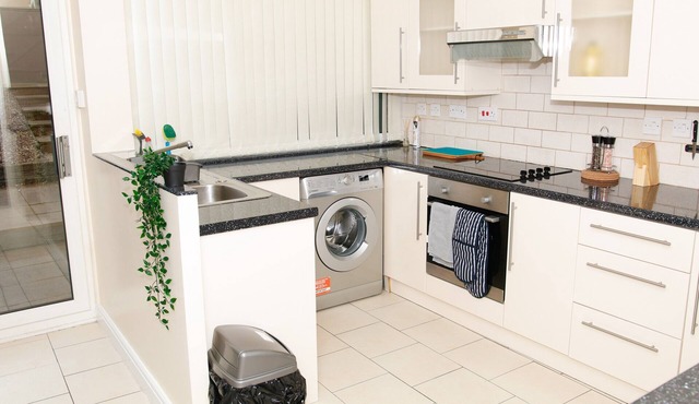 Newly Refurbished 3 bedroom house B32 area