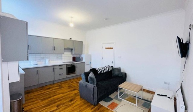 Newly refurbished two bedrooms flat