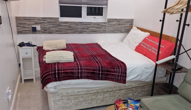 NightRest Homes Studio Parking +5 Minutes AirPort