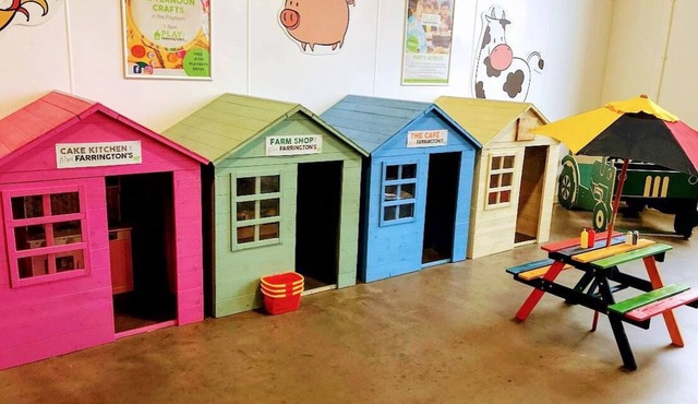 Nine Yards Farrington's Family Glamping in Bristol