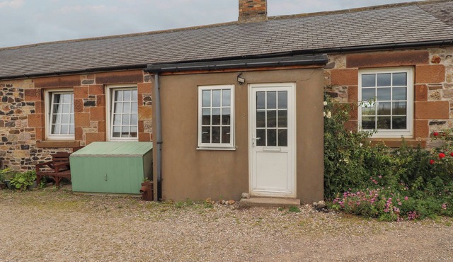NO2 BUDLE BAY COTTAGE, pet friendly, with open fire in Bamburgh