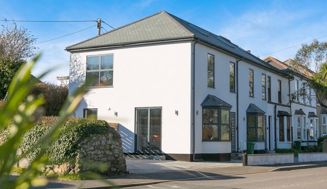 NOVA COTTAGE, pet friendly, character holiday cottage in Carbis Bay