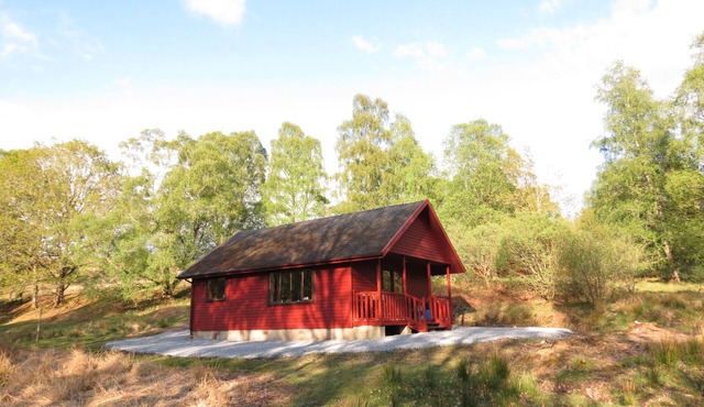 Oak Lodge Cosy Cabin With 2 Bedrooms. Open all year. 15 miles from Fort William