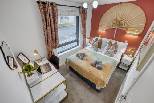 Ocean Village 1-Bedroom Luxurious, Stylish & Cosy Apartment, Central Location in Southampton, Sleeps 4 - by Blue Puffin Stays