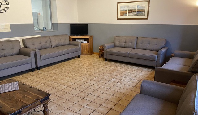 Old School House Sleeps 26, Pets