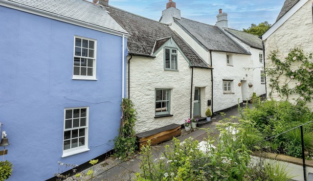 Oozing charm, a beautifully restored cottage, close to the river