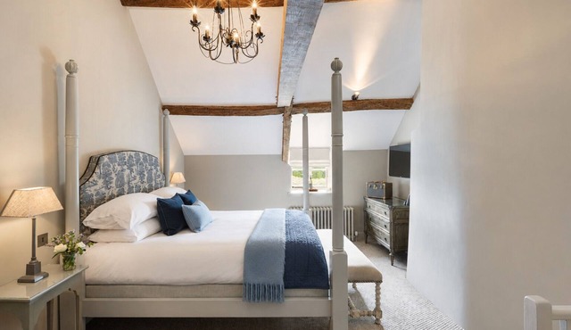 Owl| Luxury Cotswold Cottage | Sleeps 6