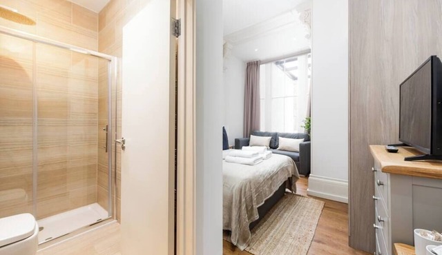PBC | Modern Private Room in Bayswater (LS5)