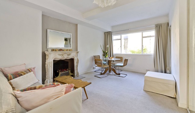Peaceful escape in Holland Park
