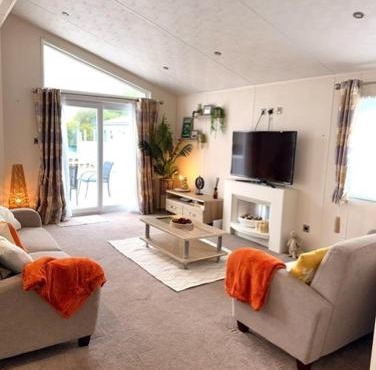 Peaceful Lakeside Chalet - LONG TERM STAYS Welcome in Chichester