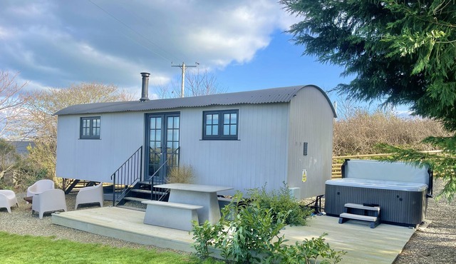 Penkenna Hut - a glamping that sleeps 4 guests in 1 bedroom