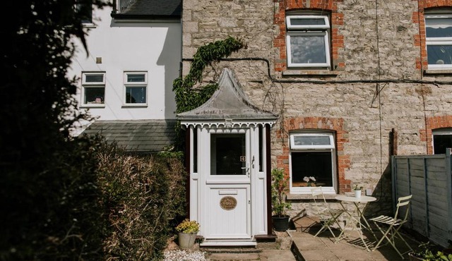 Penny Farthing Charming Countryside Cottage