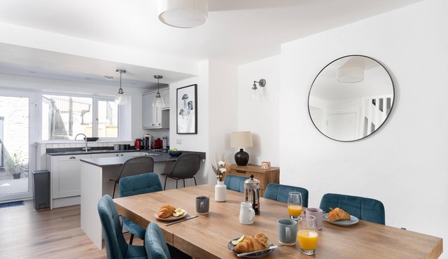 Penrose Cottage - Architect designed in the heart of St Just. Dog friendly