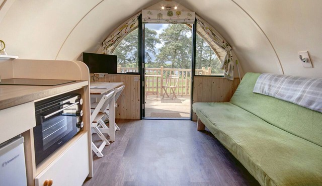 Pet-friendly Lakeside Cabin in Hexham