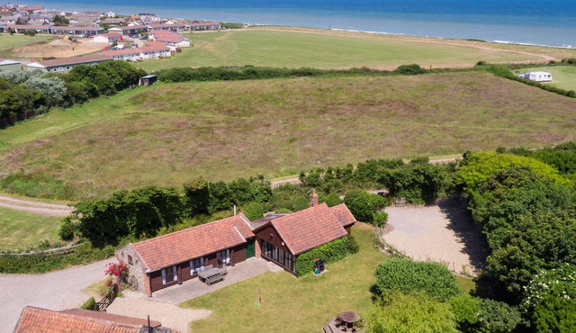 Pilgrims Chase - Three Bedroom House, Sleeps 6