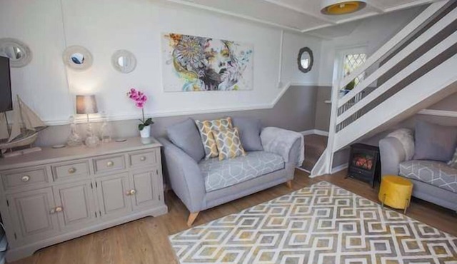 Poachers Cottage & Old Tom Cottage | Sleeps 12 | Dog Friendly | Pool, Tennis & Family Facilities