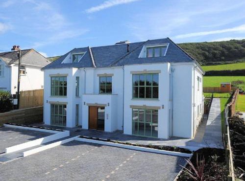 Point View - Award Winning Apartments with Private Parking