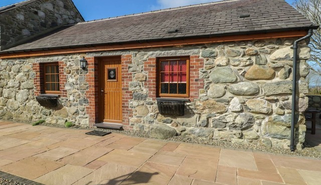 Poppy Cottage, Caeathro