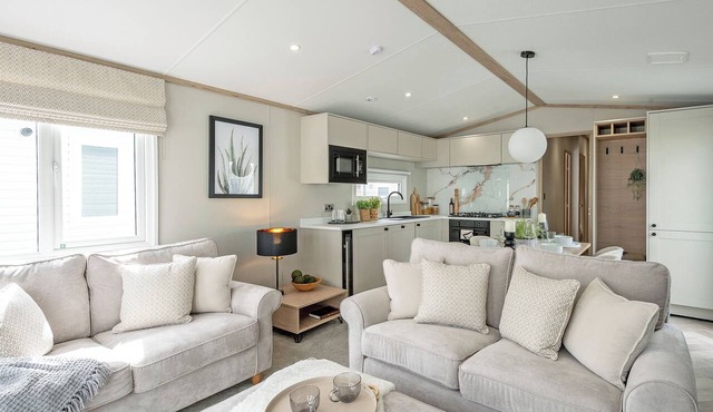 Premium 4-bedroom Holiday Home sleeps 8
