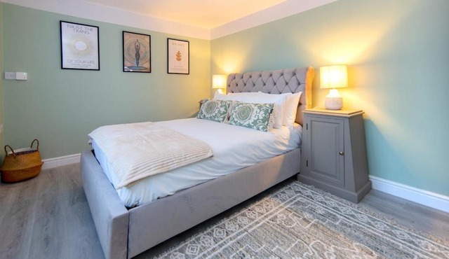 Private 2 Bed Escape with Huge Parking
