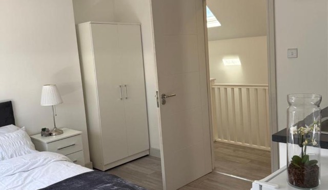 Private Studio 4 Min Walk to Station in Wallington