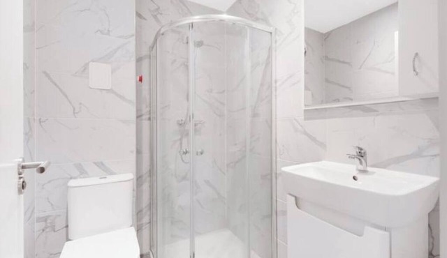Private Studio+ Free Parking New in Borehamwood
