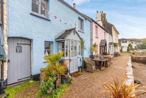 Quay Cottage - Waterfront Cottage in Dittisham, Sleeps 8