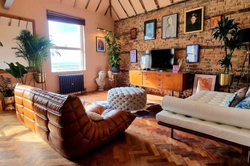 Queen Albert | Sea Views | Penthouse | Sleeps 4