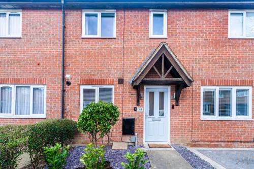 Recently refurbished 2 Bed Elegant home with Parking in Harlow